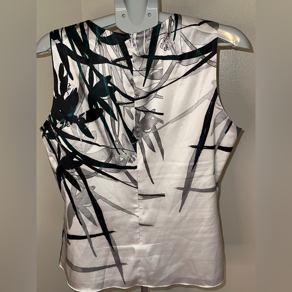 Tahari Black and White Abstract Tank Top - Picture 4 of 5